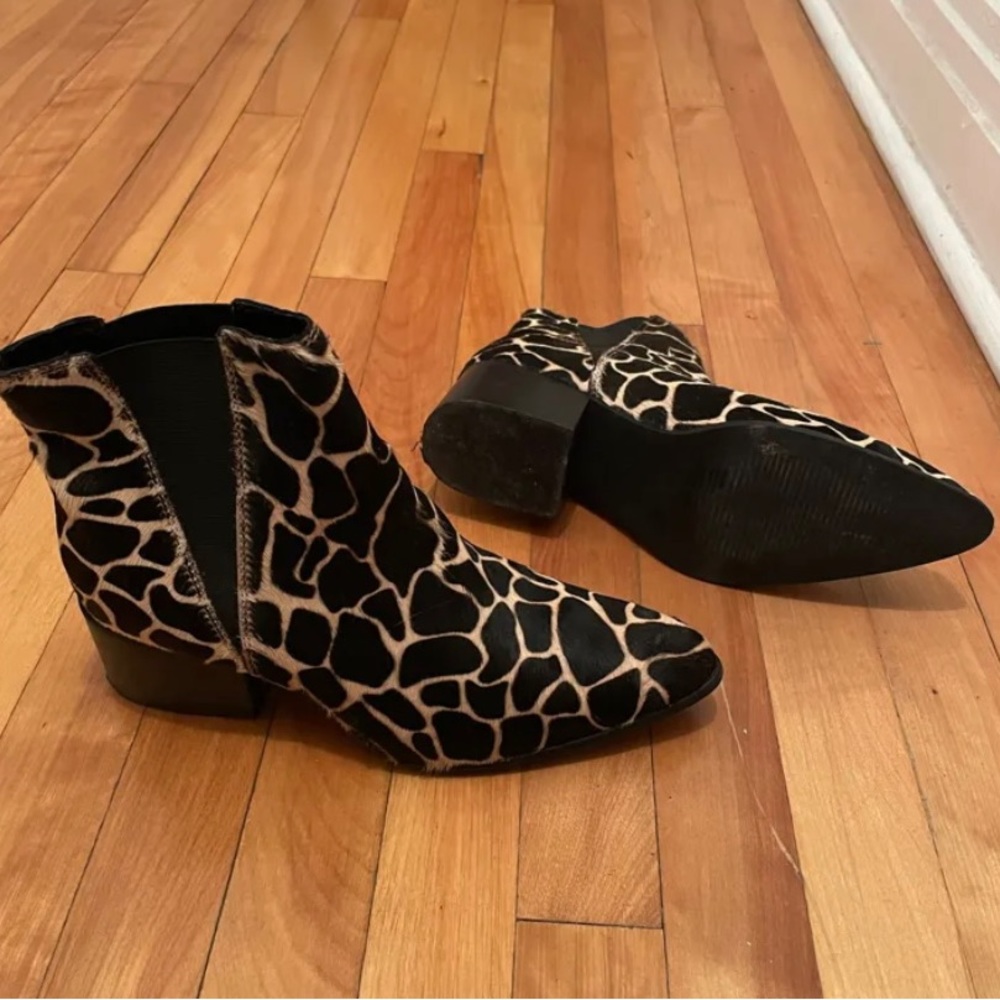 NWOT Chelsea boots UO